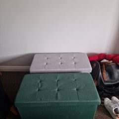 2x boxes with cushion