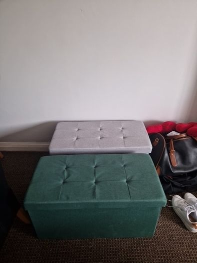 2x boxes with cushion