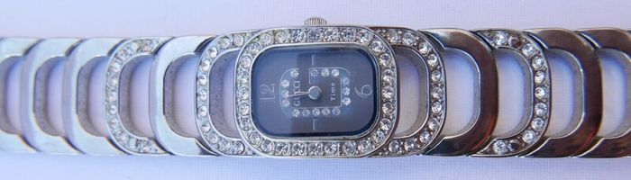 GUCCI Womens Quartz Dress Watch Crystal Encrusted Face And Strap