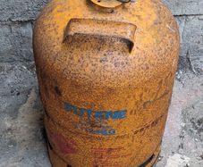 Gas tank