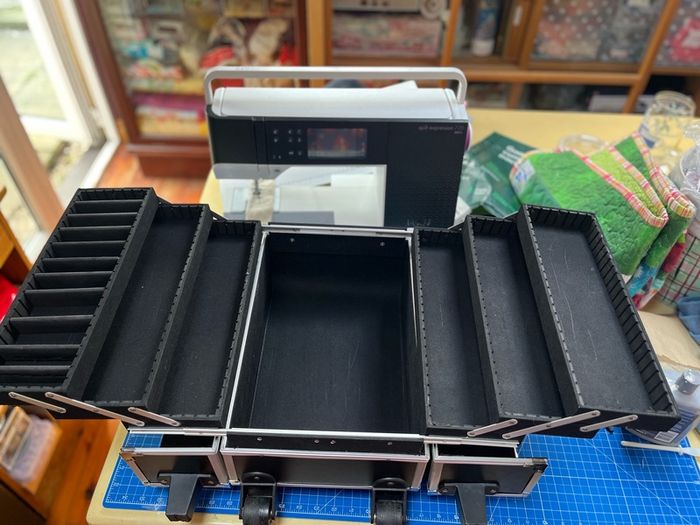 Cantilever sewing box case on wheels
