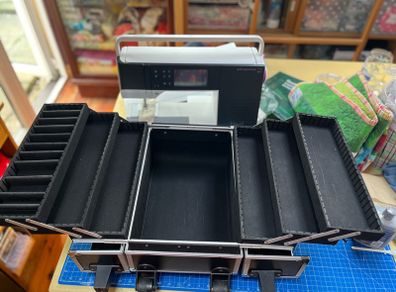 Cantilever sewing box case on wheels