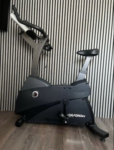 Life fitness c1 exercise bike