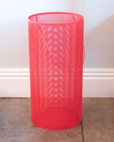 Round metal wire bin/basket with handle