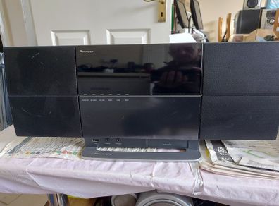 Pioneer Slim AV Micro System, Model X-SMC1-K, Radio, DVD, DIVX, USB, IPOD, all working and in excellent condition