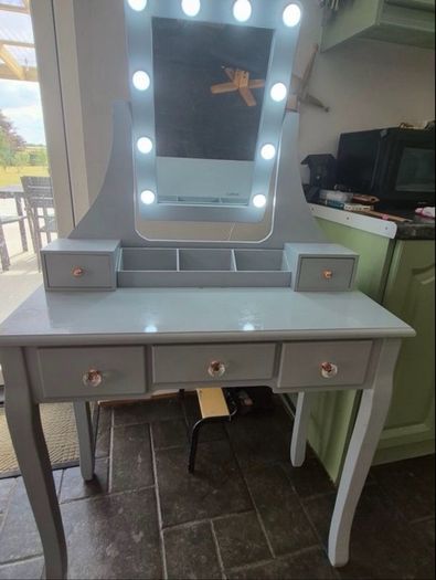 vanity table