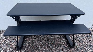 Manual height-adjustable standing desk workstation
