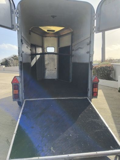 Horse box