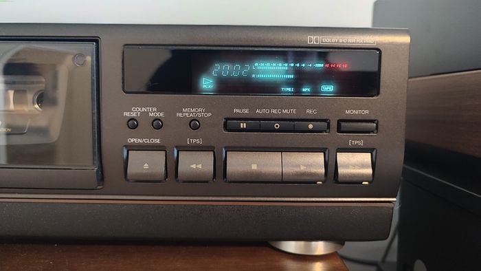 3 HEAD Technics RS-BX 646 tape deck. Like new, cleaned.