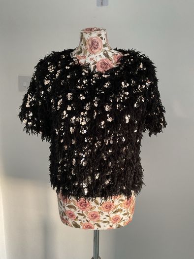 top Bnwot black fluffy embelished top short sleeve size large elli white brand