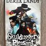 4 Skulduggery Pleasant Books & 1 FREE BOOK Image 3