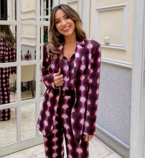 Amazing Zara Insta Famous Bloggers Limited Edition Pink Geo Print 3 Piece Suit, Blazer XL, Blouse XXL and Flare Trousers XL New with Tags