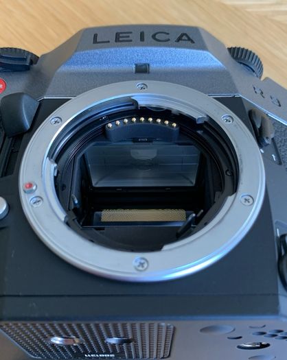 Leica R9 (anthracite finish) with Digital-Modul-R digital back