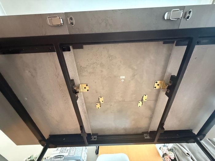 Extendable table and 4 chairs set