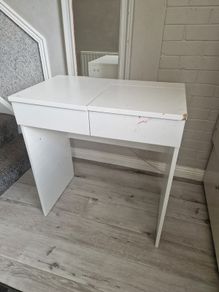 Dressing table