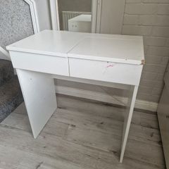 Dressing table