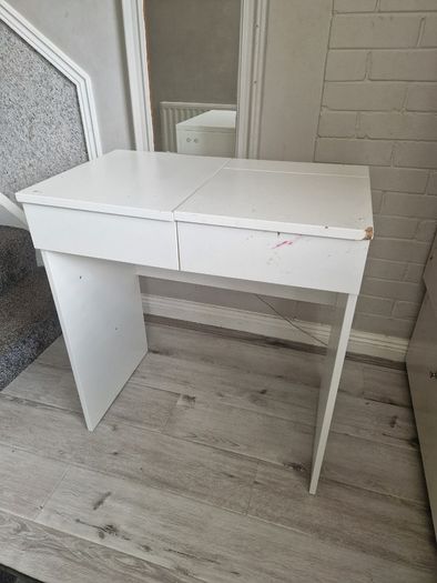 Dressing table