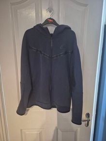 nike tech top