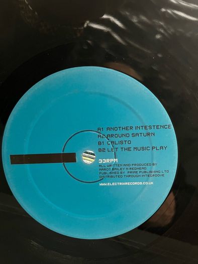 10e each Techno 12" vinyl