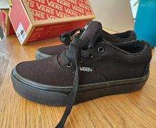 Boys Vans 11.5UK Never Worn
