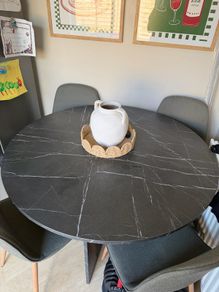 Dining table & 4 Chairs
