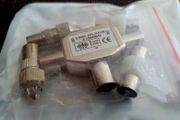 2-Way TV Aerial Splitter with RF Connectors Bundle