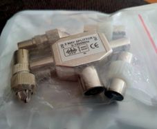 2-Way TV Aerial Splitter with RF Connectors Bundle