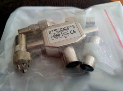 2-Way TV Aerial Splitter with RF Connectors Bundle