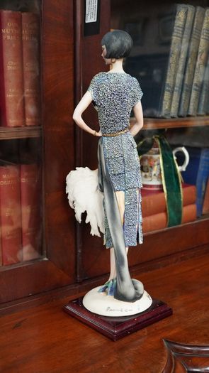 Giuseppe Armani Florence Lady with Fan Figurine