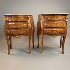 Pair of Mahogany and Kingwood Veneer Bombe Bedside Lockers / Nightstands