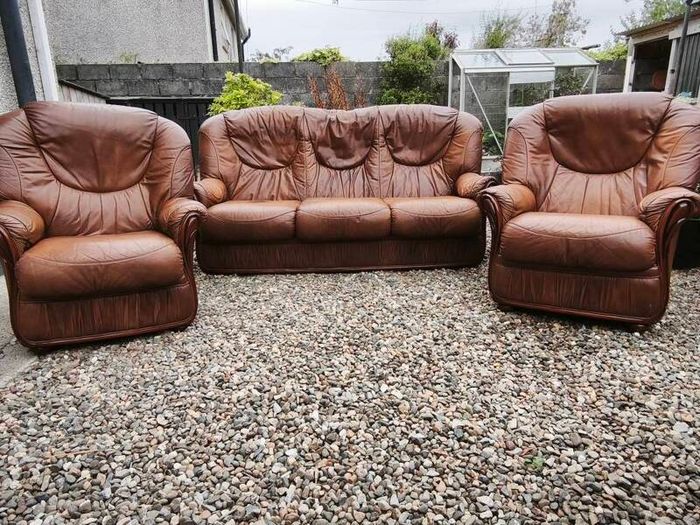 leather sofa and chairs (free)