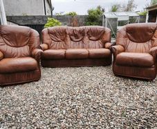 leather sofa and chairs (free)
