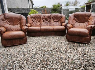 leather sofa and chairs (free)