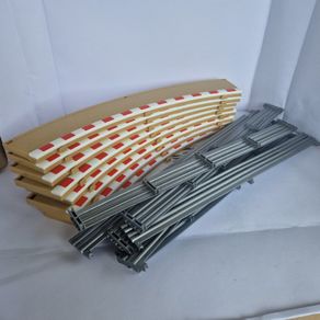 Scalextric C8228: 8x New Radius 2 Outer Borders & Barriers  (R2)