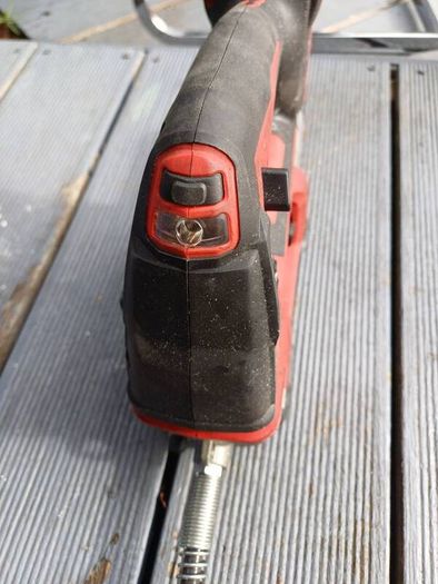 Milwaukee M18 18V Cordless Grease Gun (M18 GG) - Body Only