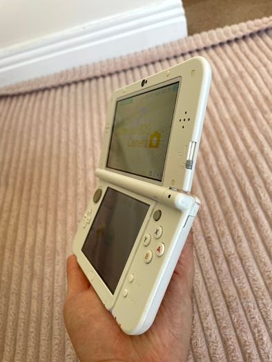 Boxed New Nintendo 3DS XL White with stylus