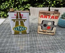 Vintage French 2LT Oil Cans