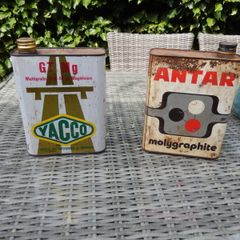 Vintage French 2LT Oil Cans