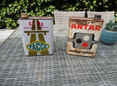 Vintage French 2LT Oil Cans
