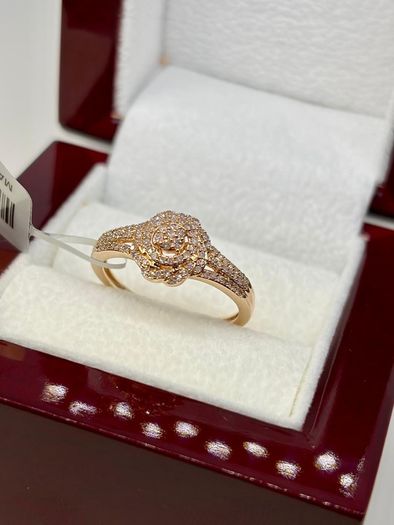 Diamond 9K (375) Rose Gold SGL Certified Pink Diamond Cluster Ring.