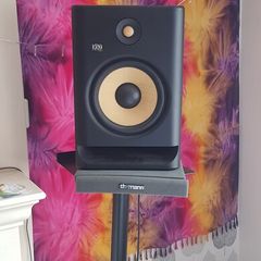 KRK Rokit 8 Gen 4 + mats + stands