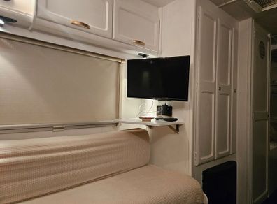 5 berth caravan. Elddis Elusion 505 SE