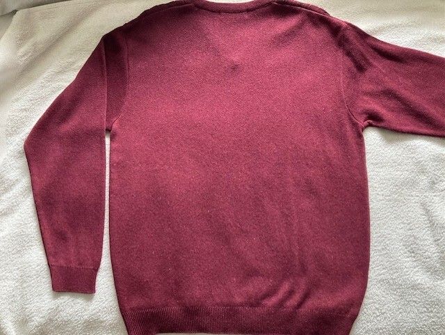 Jumper Size Medium (38-40ins 97-102cms). New