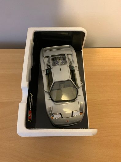 Bugatti EB110 1991 1/18 Burago Model Car