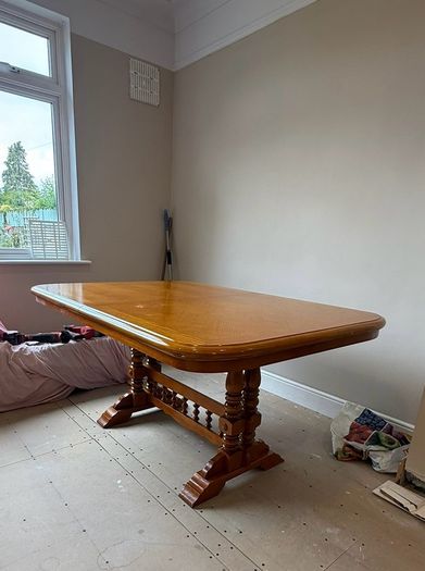 Wooden extendable dining table