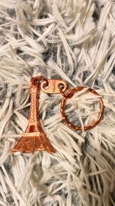 Paris in Your Pocket Eiffel Tower Keychain rose gold