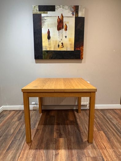 Extendable Dining Table-Oak Effect-Excellent Condition