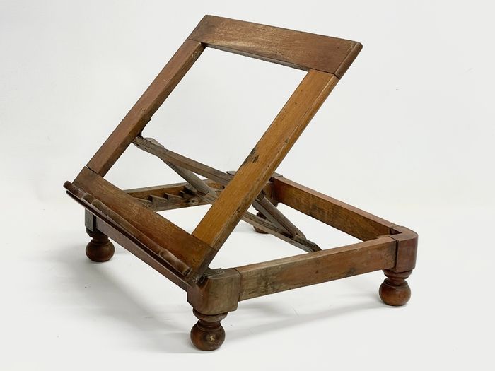 Victorian tabletop reading stand. 39x34cm