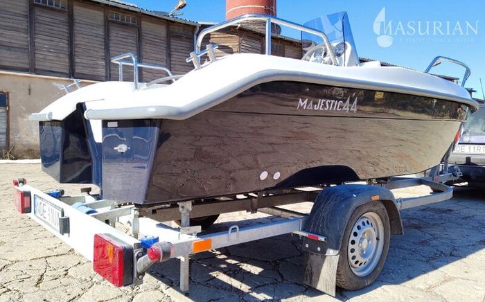 Boat - Maseurian Majestic Fibreglass boat