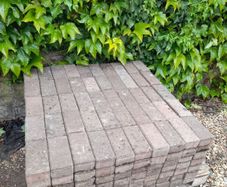 500 Garden Bricks - Great condition - Only 450